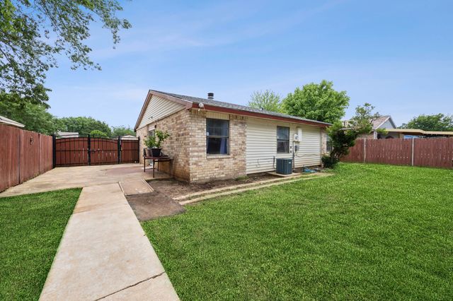 3812 Longmeadow Way, Fort Worth, TX 76133