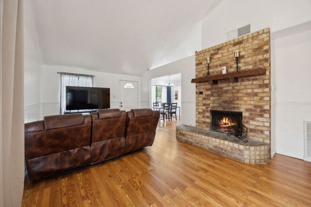 3812 Longmeadow Way, Fort Worth, TX 76133