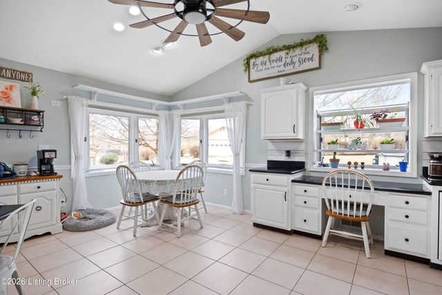 10204 Hearthstone Ct, Louisville, KY 40272