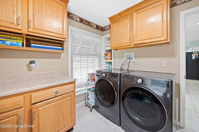 10204 Hearthstone Ct, Louisville, KY 40272