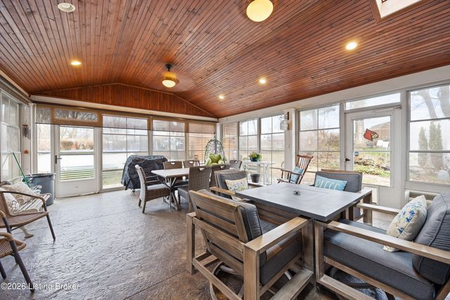 10204 Hearthstone Ct, Louisville, KY 40272