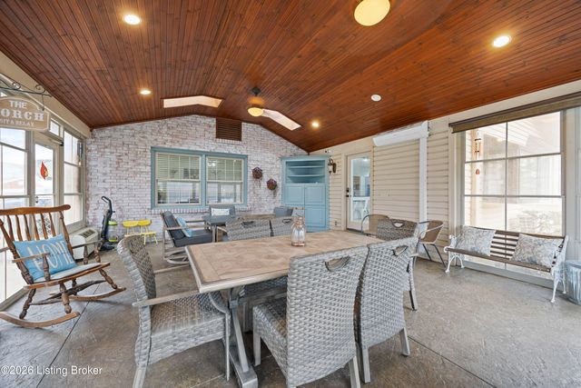 10204 Hearthstone Ct, Louisville, KY 40272