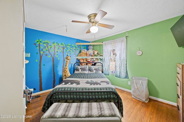 10204 Hearthstone Ct, Louisville, KY 40272