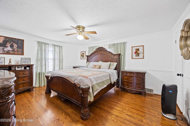 10204 Hearthstone Ct, Louisville, KY 40272