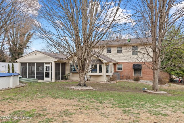 10204 Hearthstone Ct, Louisville, KY 40272