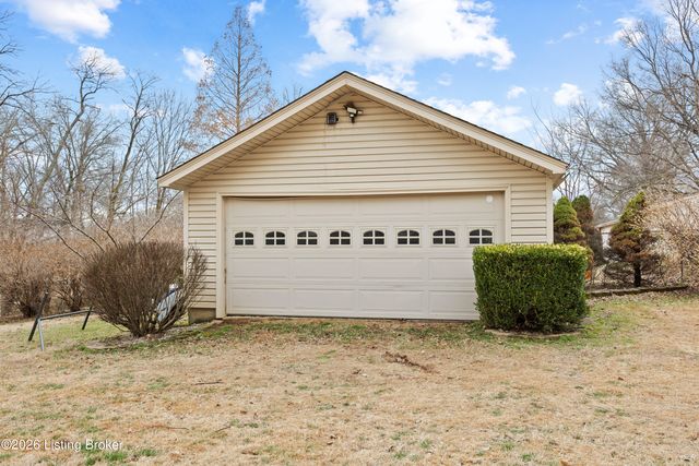 10204 Hearthstone Ct, Louisville, KY 40272