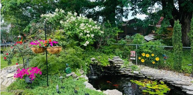 10204 Hearthstone Ct, Louisville, KY 40272