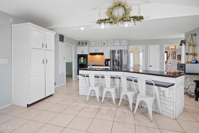 10204 Hearthstone Ct, Louisville, KY 40272