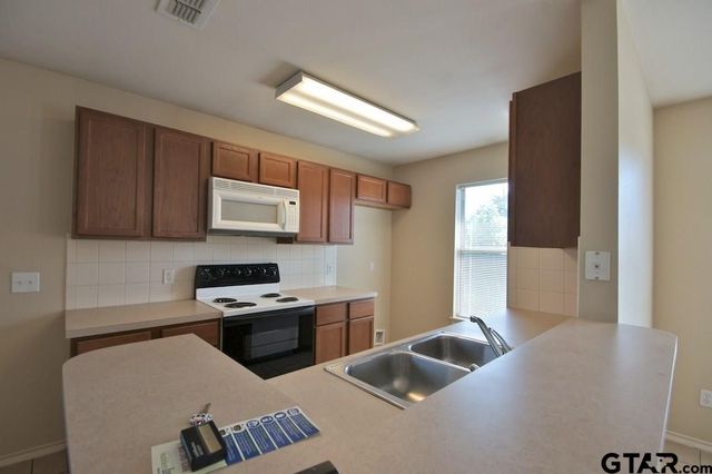 703 Memory Ln, Whitehouse, TX 75791