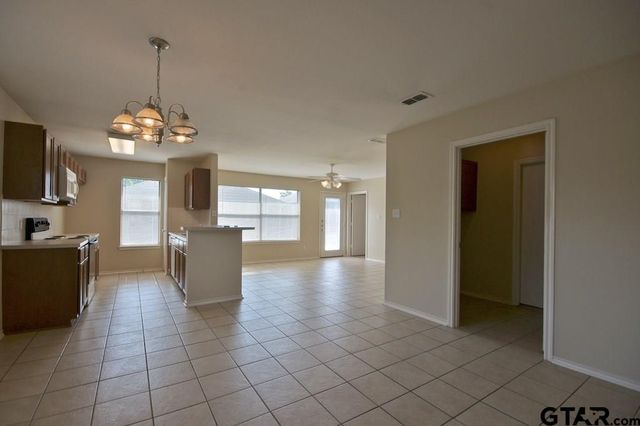 703 Memory Ln, Whitehouse, TX 75791