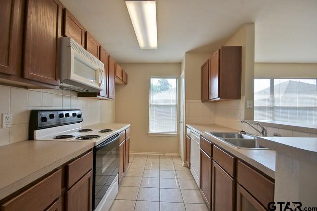 703 Memory Ln, Whitehouse, TX 75791