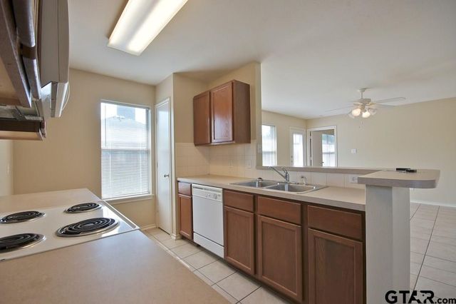 703 Memory Ln, Whitehouse, TX 75791