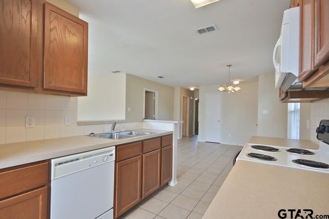 703 Memory Ln, Whitehouse, TX 75791