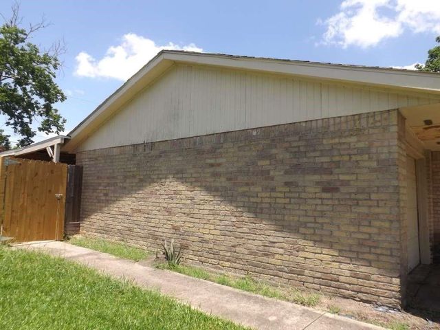 601 N 12th Street, La Porte, TX 77571