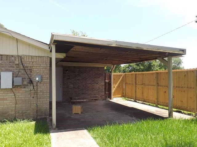 601 N 12th Street, La Porte, TX 77571