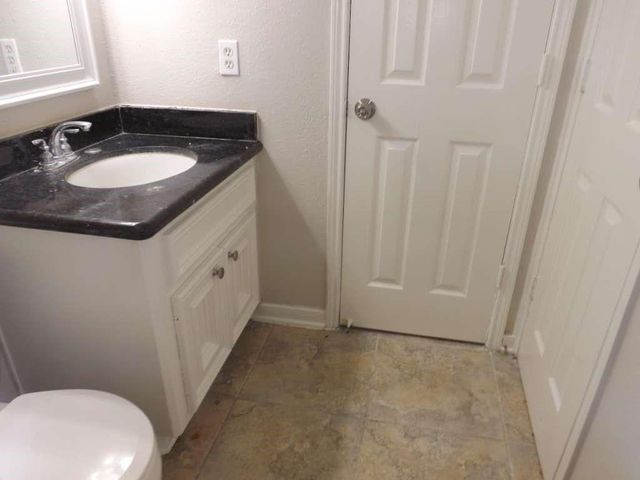 601 N 12th Street, La Porte, TX 77571