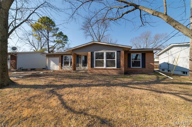 700 Sherwood Drive, Florissant, MO 63031