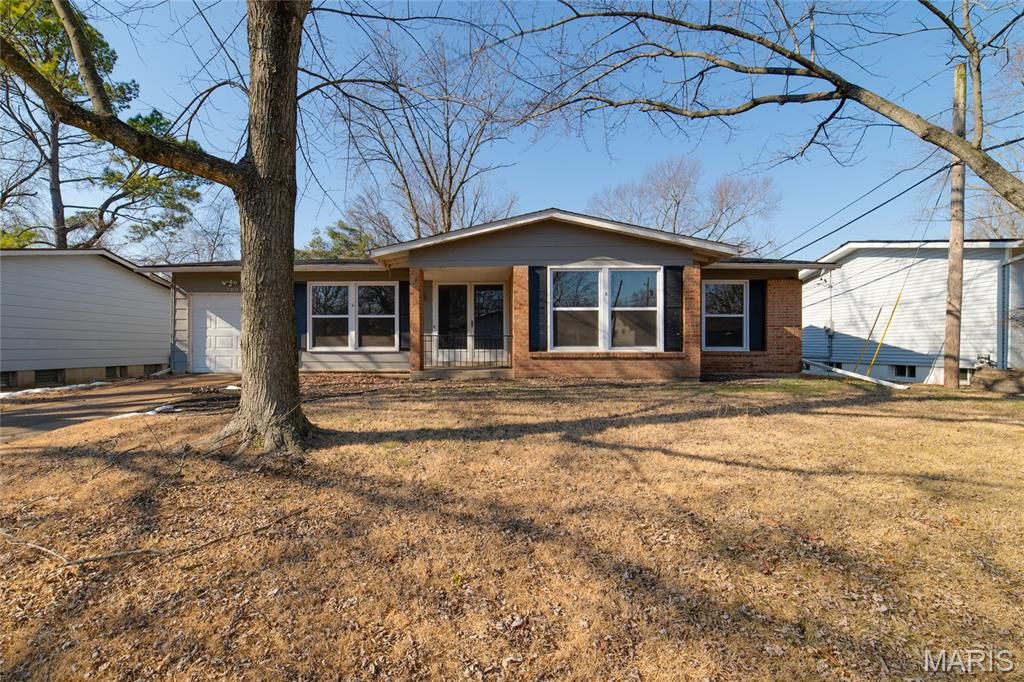 700 Sherwood Drive, Florissant, MO 63031