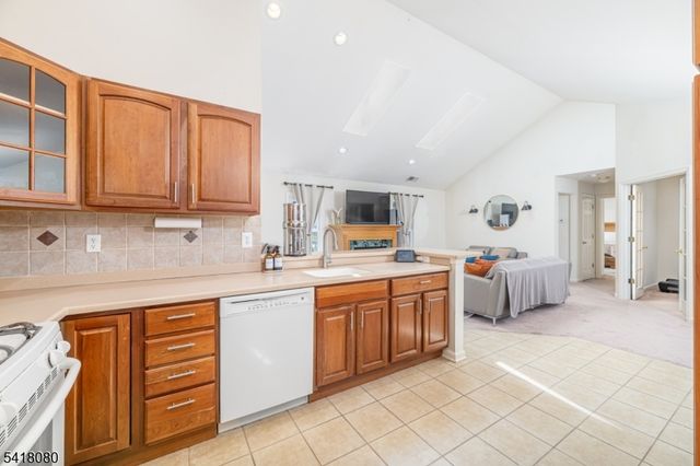 5 Bramble Ct, Hardyston Twp., NJ 07419