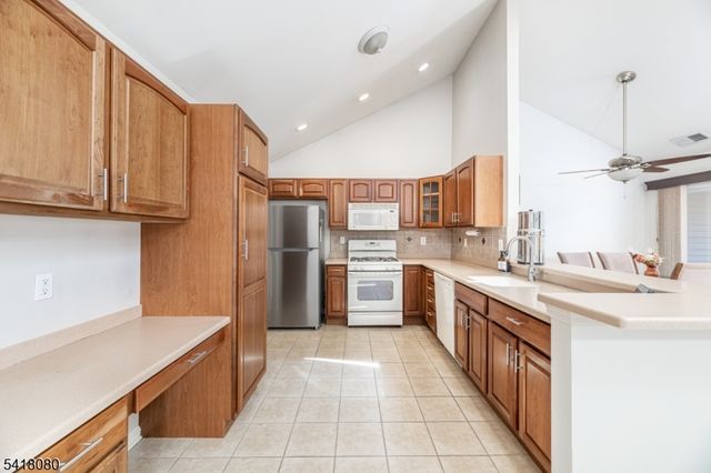 5 Bramble Ct, Hardyston Twp., NJ 07419