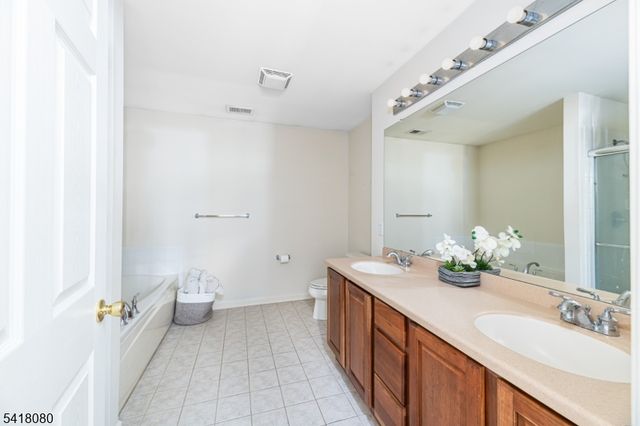 5 Bramble Ct, Hardyston Twp., NJ 07419