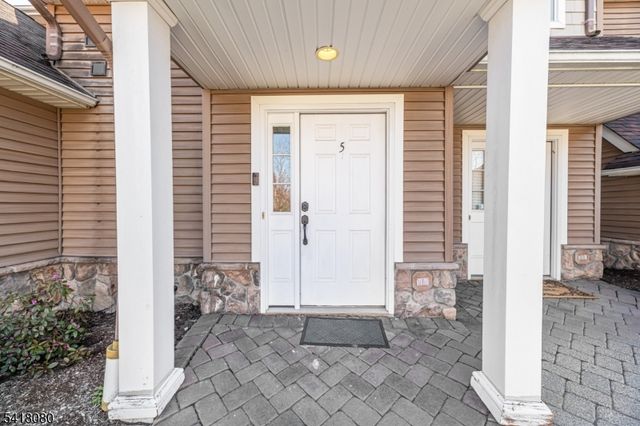 5 Bramble Ct, Hardyston Twp., NJ 07419