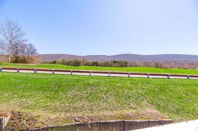 5 Bramble Ct, Hardyston Twp., NJ 07419