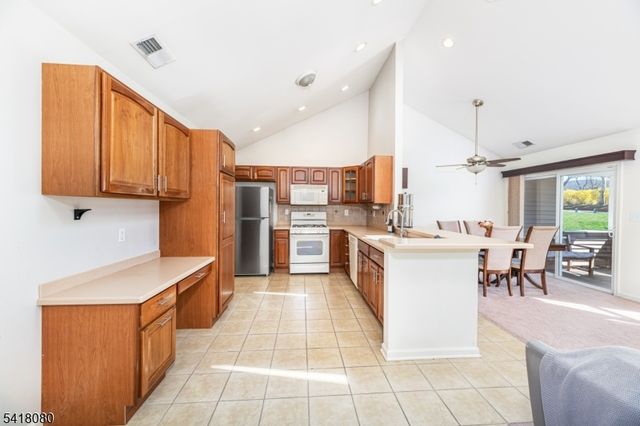 5 Bramble Ct, Hardyston Twp., NJ 07419