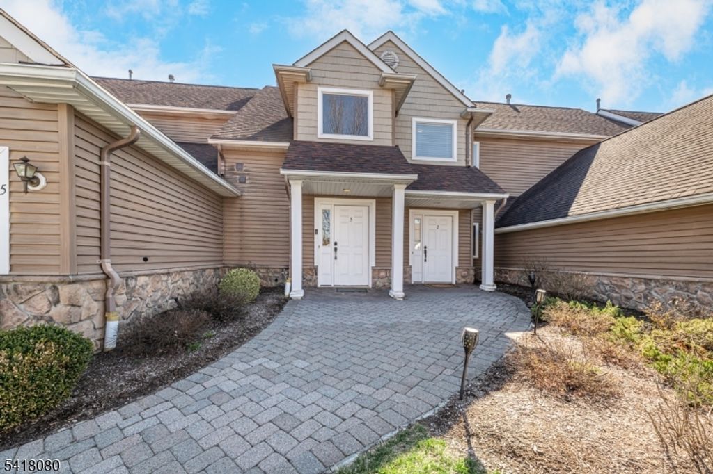 5 Bramble Ct, Hardyston Twp., NJ 07419