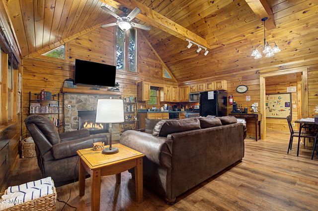 2882 Easy Street, Sevierville, TN 37862