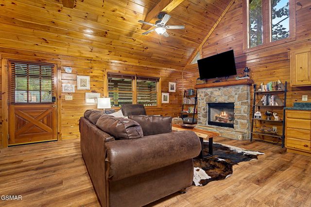 2882 Easy Street, Sevierville, TN 37862