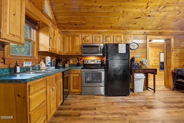 2882 Easy Street, Sevierville, TN 37862