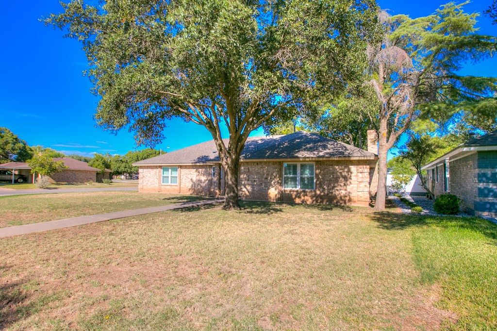 Image 2 of property listing at 1110 Anthony Drive, San Angelo, TX 76905