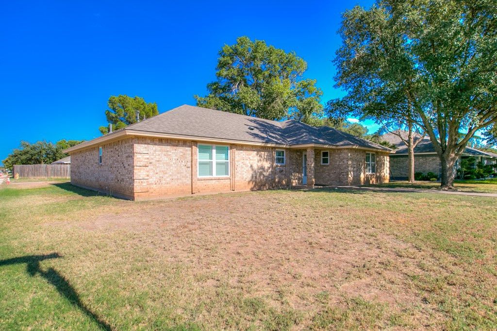 Image 3 of property listing at 1110 Anthony Drive, San Angelo, TX 76905