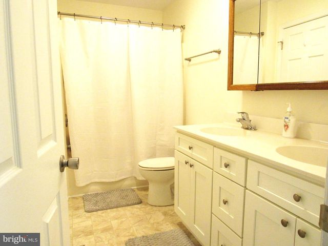 35 BEEKMAN PL, Charles Town, WV 25414