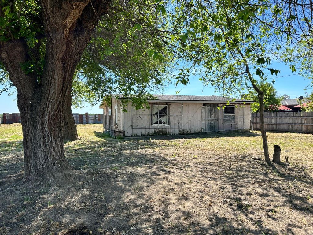 3243 W Beran Way, Fresno, CA 93706