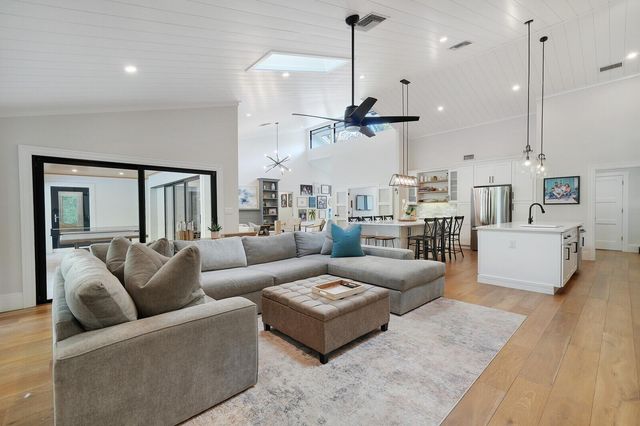 19526 W Trails End Terrace, Jupiter, FL 33458
