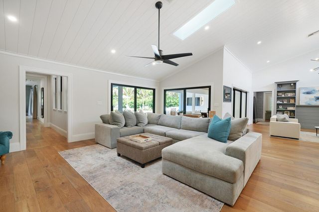 19526 W Trails End Terrace, Jupiter, FL 33458