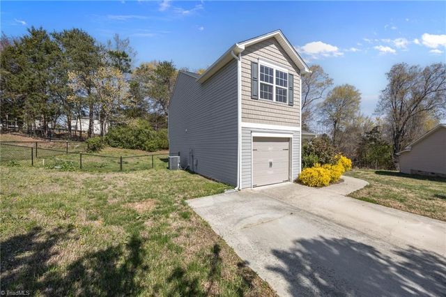 103 Taylors Court, Burlington, NC 27217