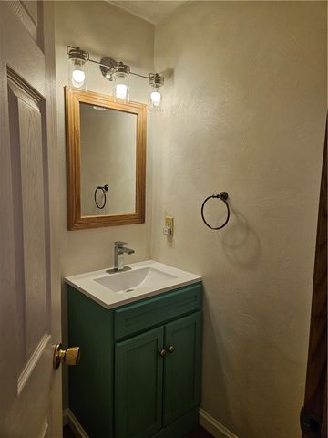 101 Sunrise Cove Ln, Center Twp, PA 16001