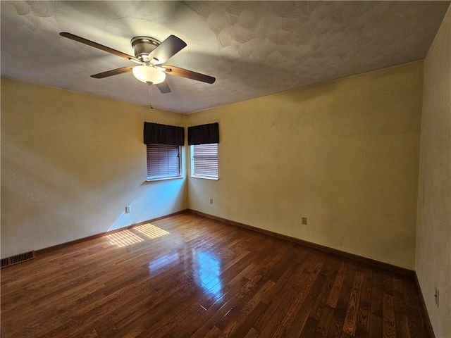 101 Sunrise Cove Ln, Center Twp, PA 16001