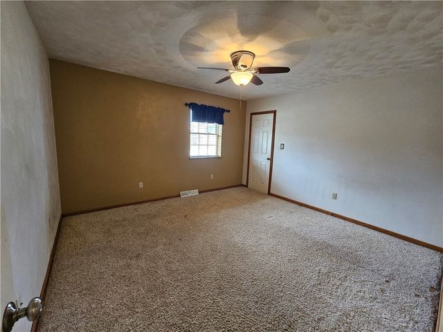 101 Sunrise Cove Ln, Center Twp, PA 16001