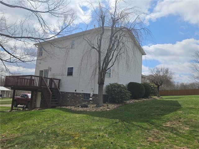 101 Sunrise Cove Ln, Center Twp, PA 16001