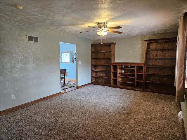 101 Sunrise Cove Ln, Center Twp, PA 16001