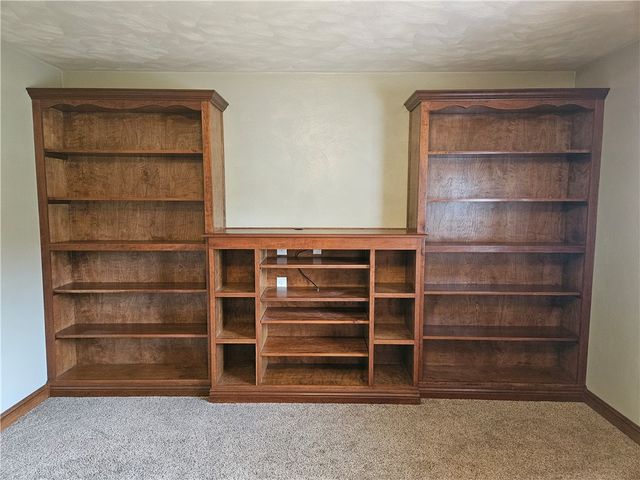 101 Sunrise Cove Ln, Center Twp, PA 16001