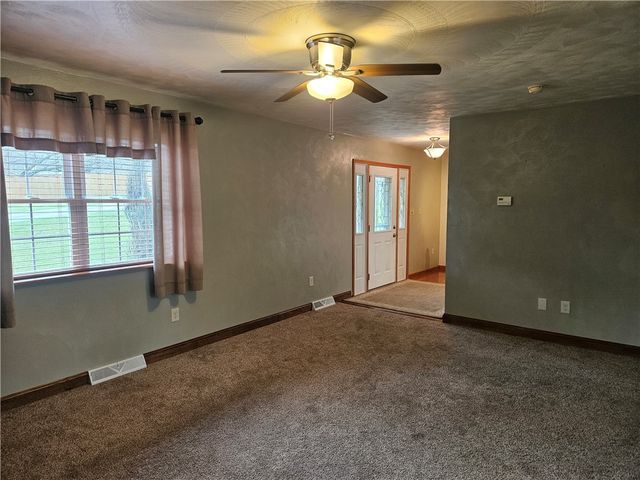 101 Sunrise Cove Ln, Center Twp, PA 16001