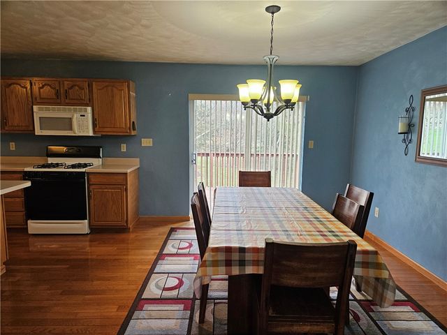 101 Sunrise Cove Ln, Center Twp, PA 16001