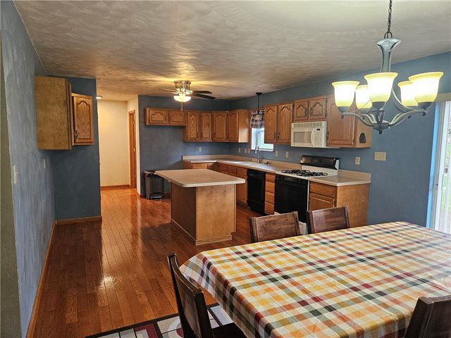 101 Sunrise Cove Ln, Center Twp, PA 16001