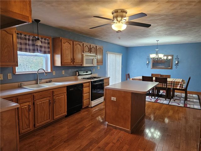 101 Sunrise Cove Ln, Center Twp, PA 16001