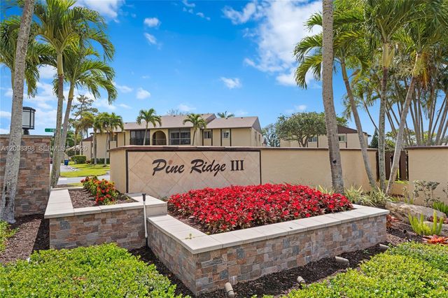 325 Pine Ridge Cir D-1, Green Acres, FL 33463